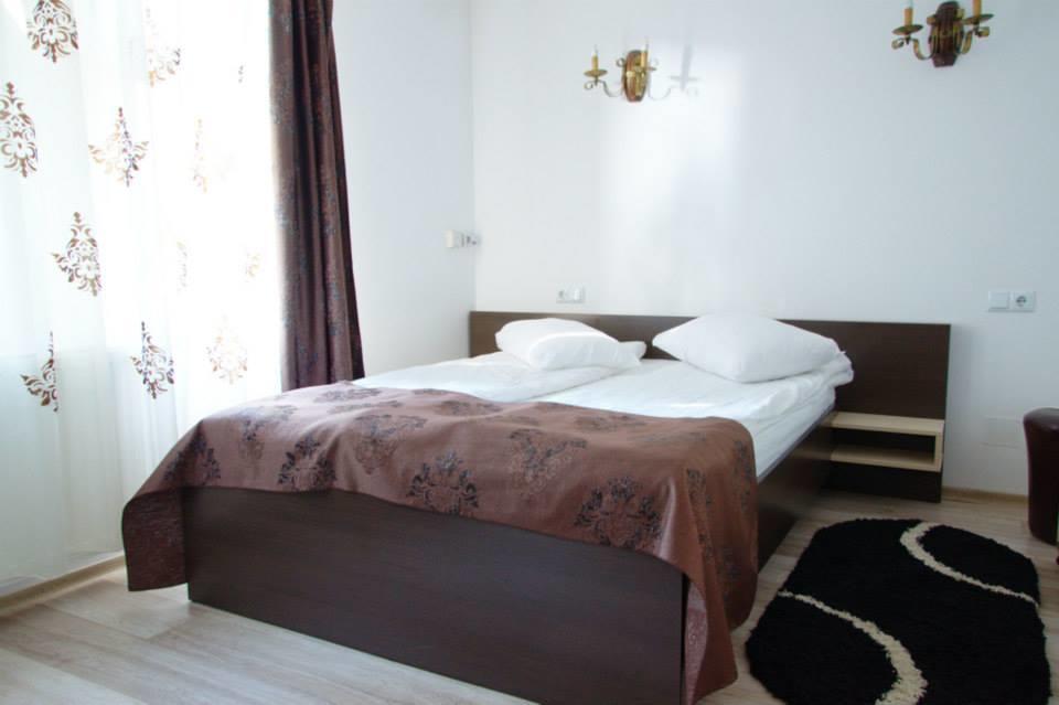 Pensiunea Cabana Soimul Comanesti  Exterior photo