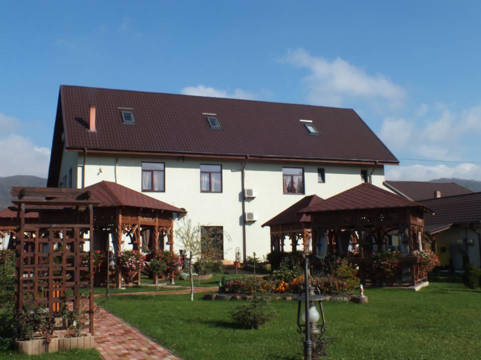 Pensiunea Cabana Soimul Comanesti  Exterior photo